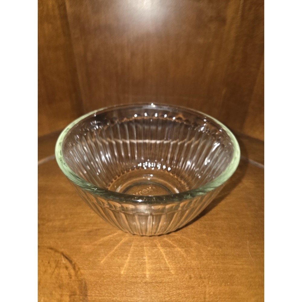 Vintage Pyrex 7401-S Sculptured‎ Clear Ribbed 3-Cup Bowl